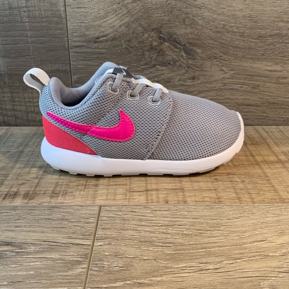 Nike Roshe One Toddler Shoes Hyper Pink Wolf Grey - Picture 2 of 6